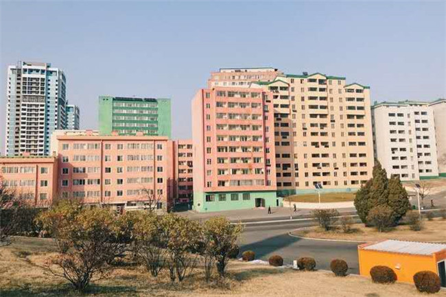 马卡龙色住宅楼